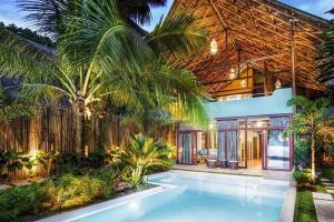 Beachfront Villa with Sunset View !