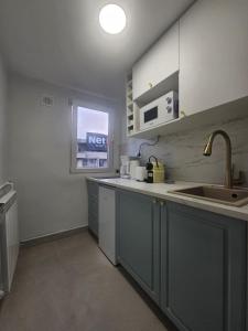 central! work friendly apartment & 2x2m Bed