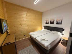 Flora Hotel Apartment 103