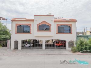 Renovated Apartment Steps from the Malecon & Beach