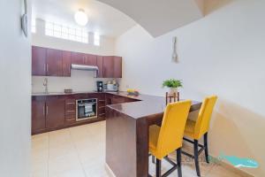 Renovated Apartment Steps from the Malecon & Beach