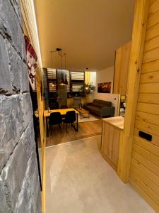 Flora Hotel Apartment 103