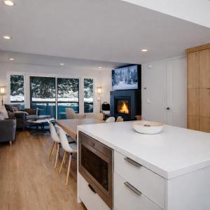 Scandinavian 72 Vantage Condo