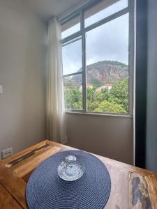 Apartamento em Copacabana - Vista da Natureza - 300 metros da Praia