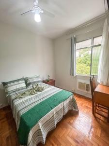 Apartamento em Copacabana - Vista da Natureza - 300 metros da Praia