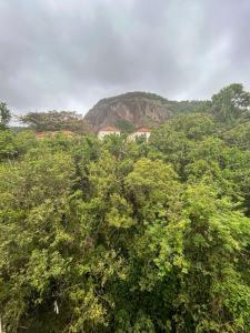 Apartamento em Copacabana - Vista da Natureza - 300 metros da Praia