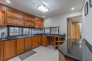 Thai Home 3B 11 Near Hollywood