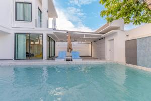 Luxury 6B Lagoon villa with swimming pool