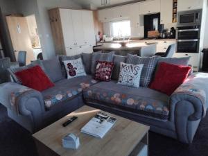 Sea Breeze, Luxury Lodge, Parkdean Resort Southview, Skegness, Dog Friendly - East Coast Holidays