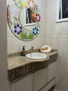 Apartamento com Varanda e Piscina - 100 m da Praia Grande