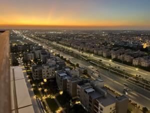 The Aeonic 2BDR Hero Apartment at Zayed byGREEN