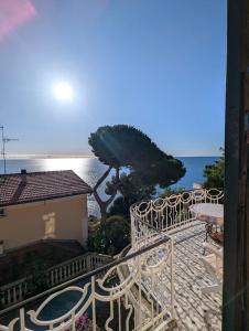 Meine Sonne Riviera, appartamento storico con vista mare, terrazzo e parcheggio