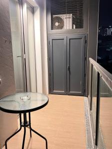 Modern Apartment with City View and Free Parking