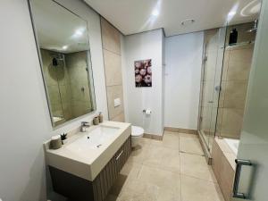 The Modern Manor - Premium Private Apartments with Balcony at Ellipse Waterfall