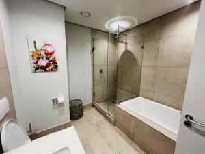 The Modern Manor - Premium Private Apartments with Balcony at Ellipse Waterfall