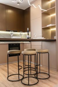 Matisse Coresi Apartment with Free Private Parking