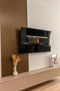 Matisse Coresi Apartment with Free Private Parking