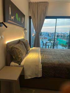 Nesseus Lux Suites - Near Unic & EUC