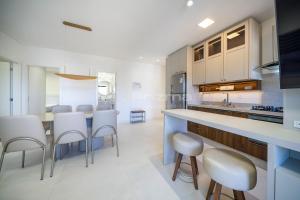 Apto 3 Dormitórios com Sacada e Churrasqueira