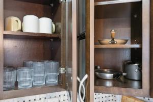 4 BR • Vaulted Living • Sleeps 11