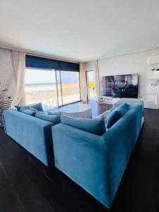 Waterfront Villa & Private Pool 12 km from the Stadium