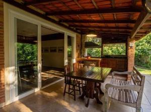 Casa de Alto Padrão na Serra com Piscina e Hidro