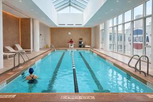 Elegant Long Island City Studio with Skyline Views