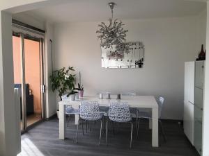 Appartement moderne esprit loft avec balcon centre Colmar proche gare et Place Rapp