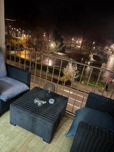 Appartement moderne esprit loft avec balcon centre Colmar proche gare et Place Rapp