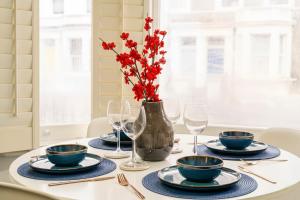 The Apollo - 2BR 1BA in Earls Court - Sleeps 6