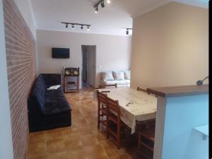 Enseada, close to the beach and shops complete