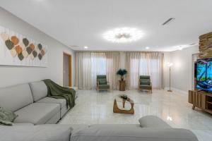 Luxury Tampa Pool Oasis 5BR Perfect for Groups