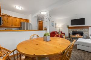 2BR in Painted Cliff, Ski In, Ski Out, Communal Hot Tub, Wood Burning Fireplace, Free Parking