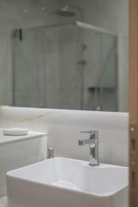 Ethereal Ilios By The Sea- Central & Cozy Stay