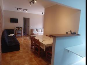 Enseada, close to the beach and shops complete