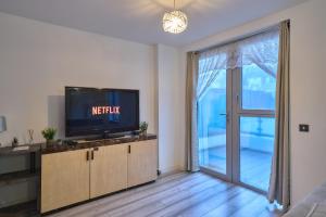 Central Stratford 3-Bed Contractor Accommodation with Free Parking & Wi-Fi