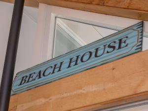 Beachside Modern Holiday Home for 6