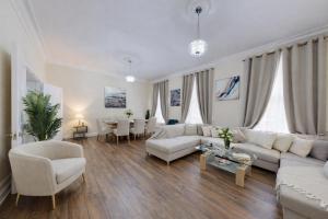 Park Lane ApartmentsShaw House