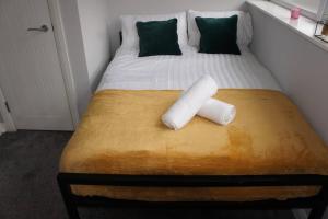 Melbourne House Apartment Near Train Station!