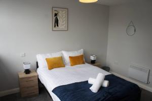 Melbourne House Apartment Near Train Station!