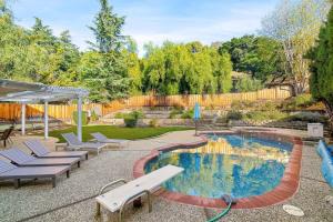 Marbella Lane - 4BR w Gem Pool in SiliconValley