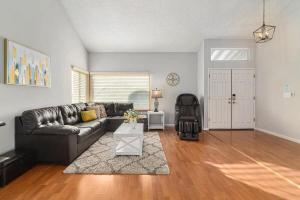 Marbella Lane - 4BR w Gem Pool in SiliconValley