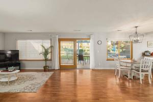 Marbella Lane - 4BR w Gem Pool in SiliconValley