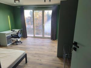 Reduced prices, furnished room, minimum 1 month