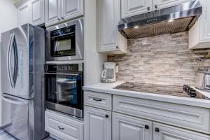 Marbella Lane Cozy 2BR Studio Duplex Home