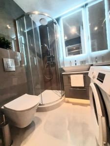 Metro Ratusz Arsenał, Plac Teatralny, Stare Miasto