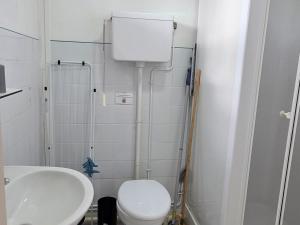 Studio avec balcon, jardin commun, WIFI, près des Thermes - FR-1-541-192