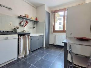 Charmant 2 Pièces Lumineux avec Balcon en Montagne - FR-1-592-91