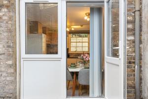 Stylish 2BR Georgian Flat Prime Camden Location