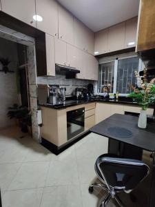 Chambre pour une femme ou pour un couple dans un Appartement de luxe bien situé et bien équipé